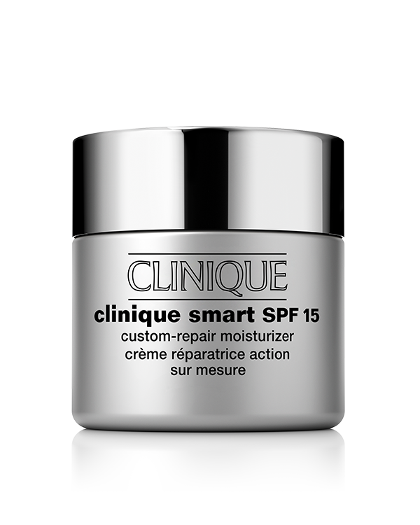 Clinique Smart™ Crema Antiedad Multi-Correctora SPF 15, Ayuda visiblemente a suavizar las líneas y arrugas, ilumina la piel y refuerza la barrera de la hidratación.